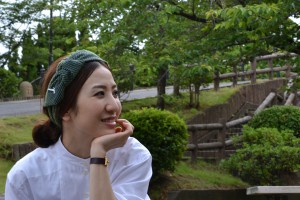 帽子を室内でかぶるのはマナー違反か